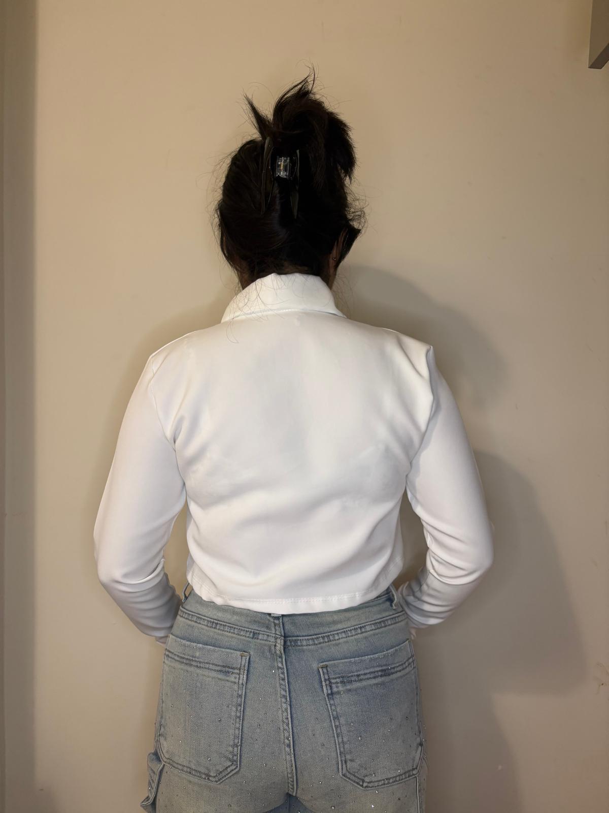 Camicia crop con cravatta