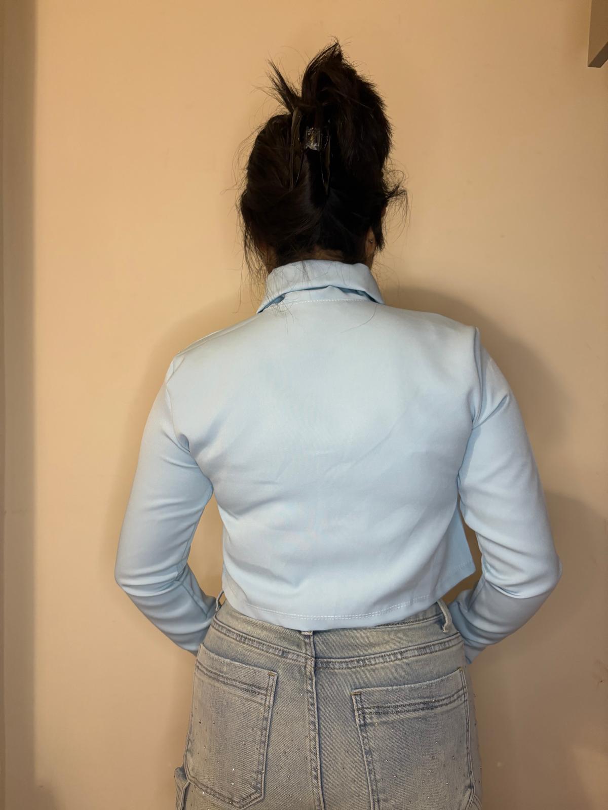 Camicia crop con cravatta