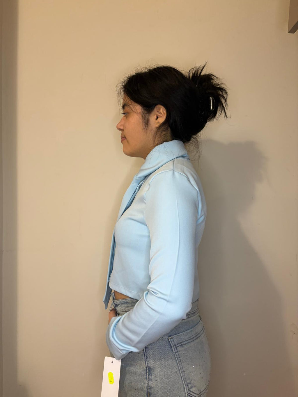 Camicia crop con cravatta