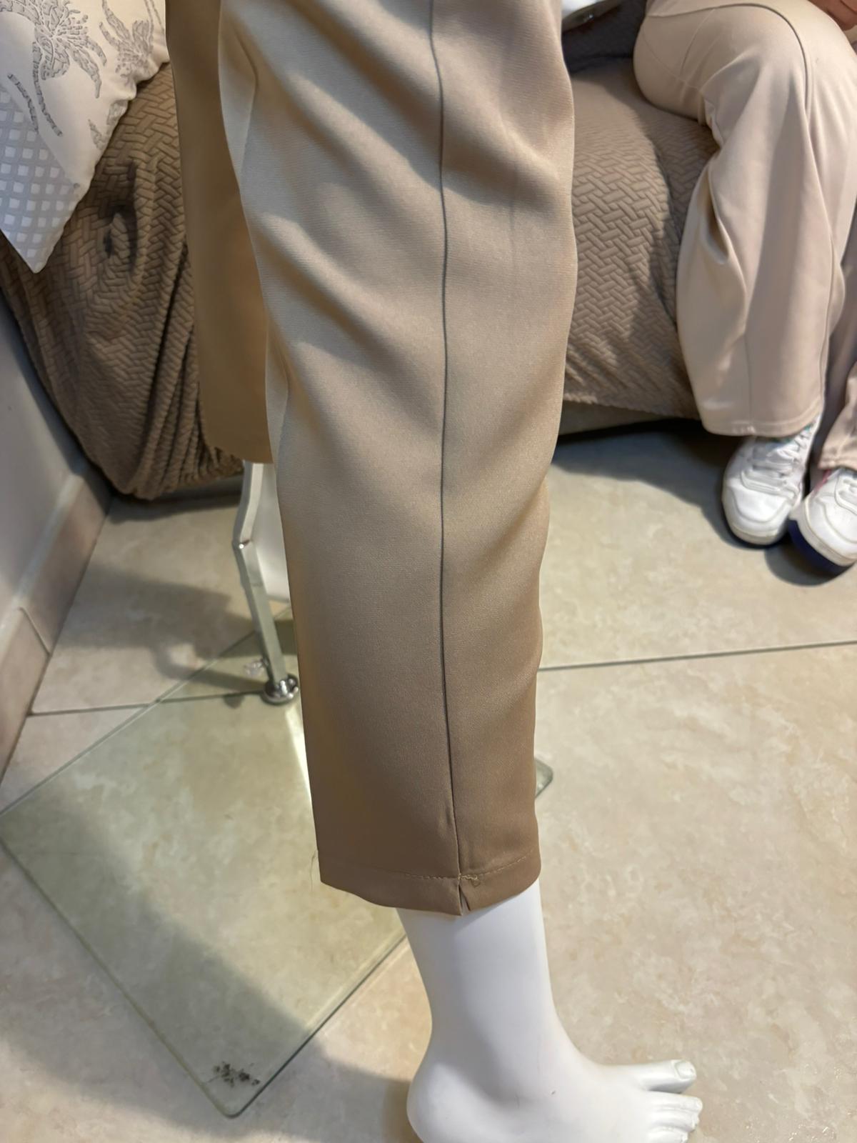 Pantalone modello sigaretta