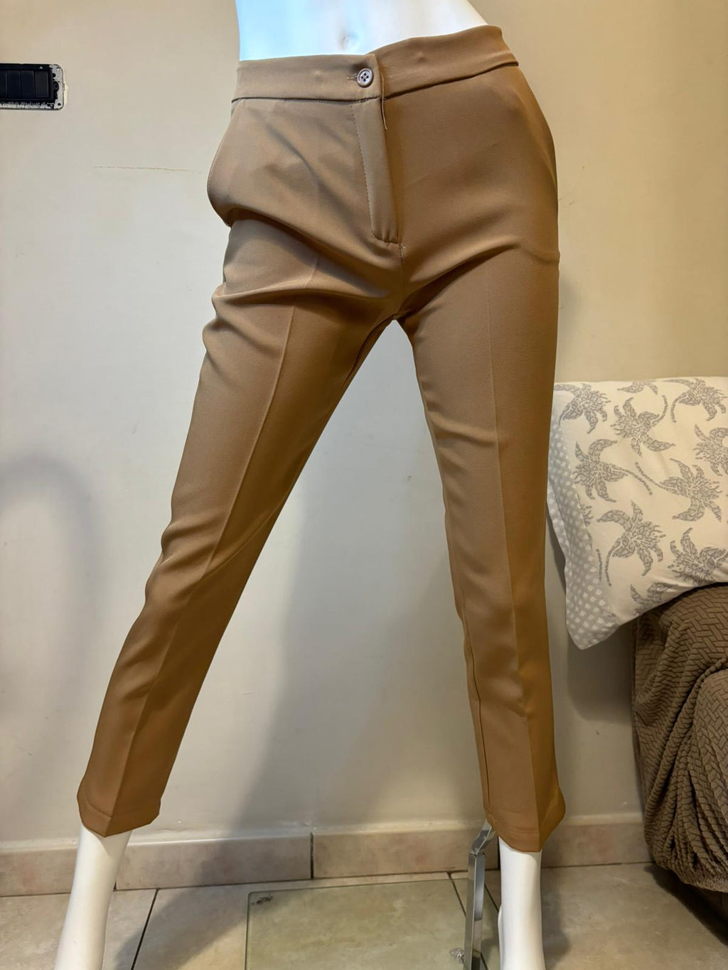 Pantalone modello sigaretta