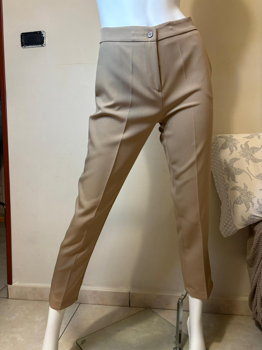 Pantalone modello sigaretta